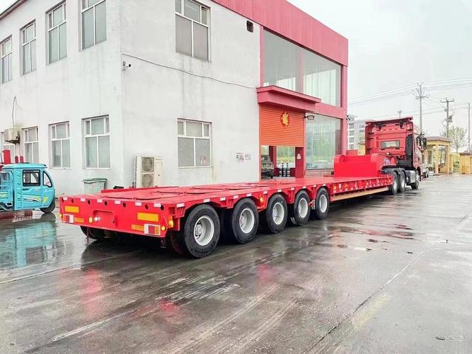 巨無(wú)霸的運(yùn)輸脊梁 鴻盛17米低平板半掛車(chē)在大件運(yùn)輸中的卓越之道